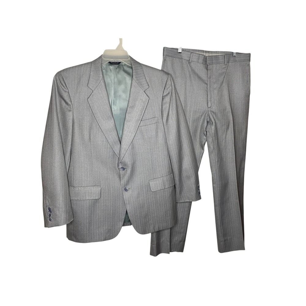 Kuppenheimer Mens Light Grey Pinstripe Herringbone Suit 42R 35x29 USA